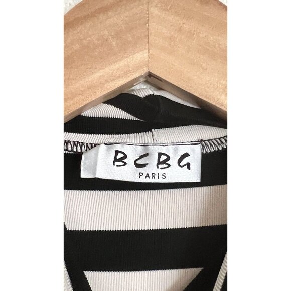 VTG BCBG Black & White Stretchy Short Sleeve Shirt- Size Small - Picture 2 of 5